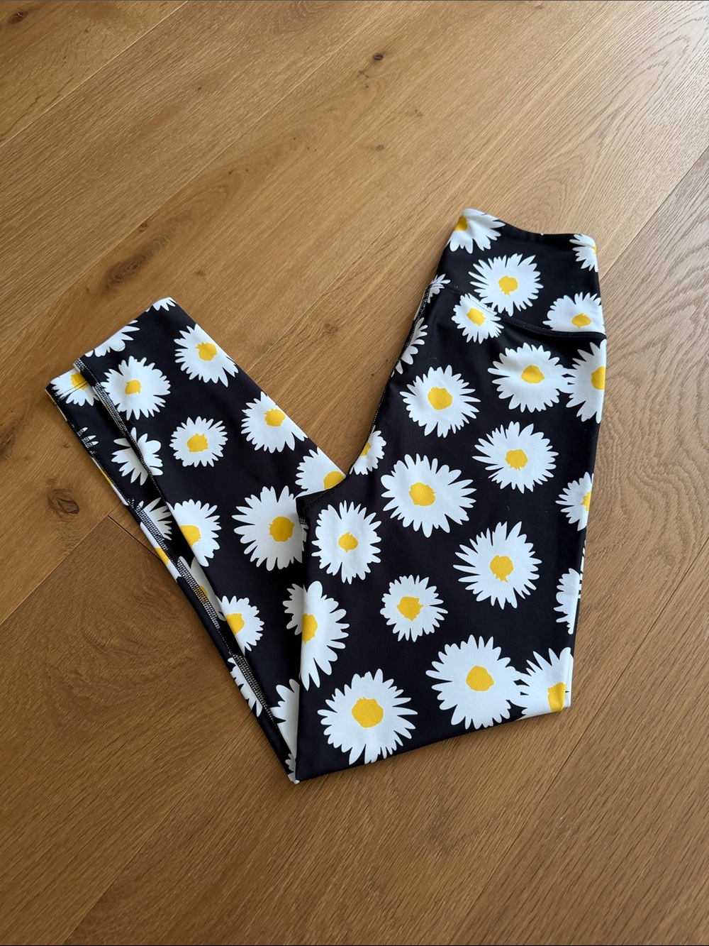 Year of Ours Black Daisy Print Leggings with White & Yellow Flowers